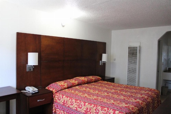 Flagstaff Motel image 24